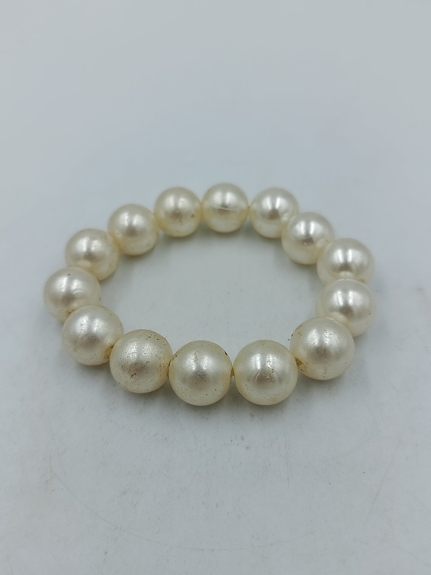 Perlenarmband groß creme elastisch elegant klassisch Schmuck