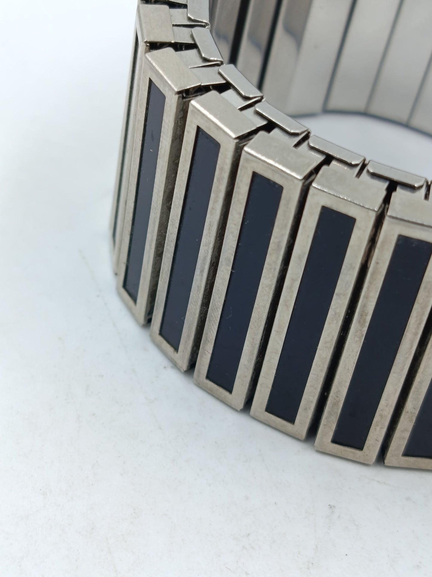 Breites elastisches Armband silber schwarz modern massiv Design