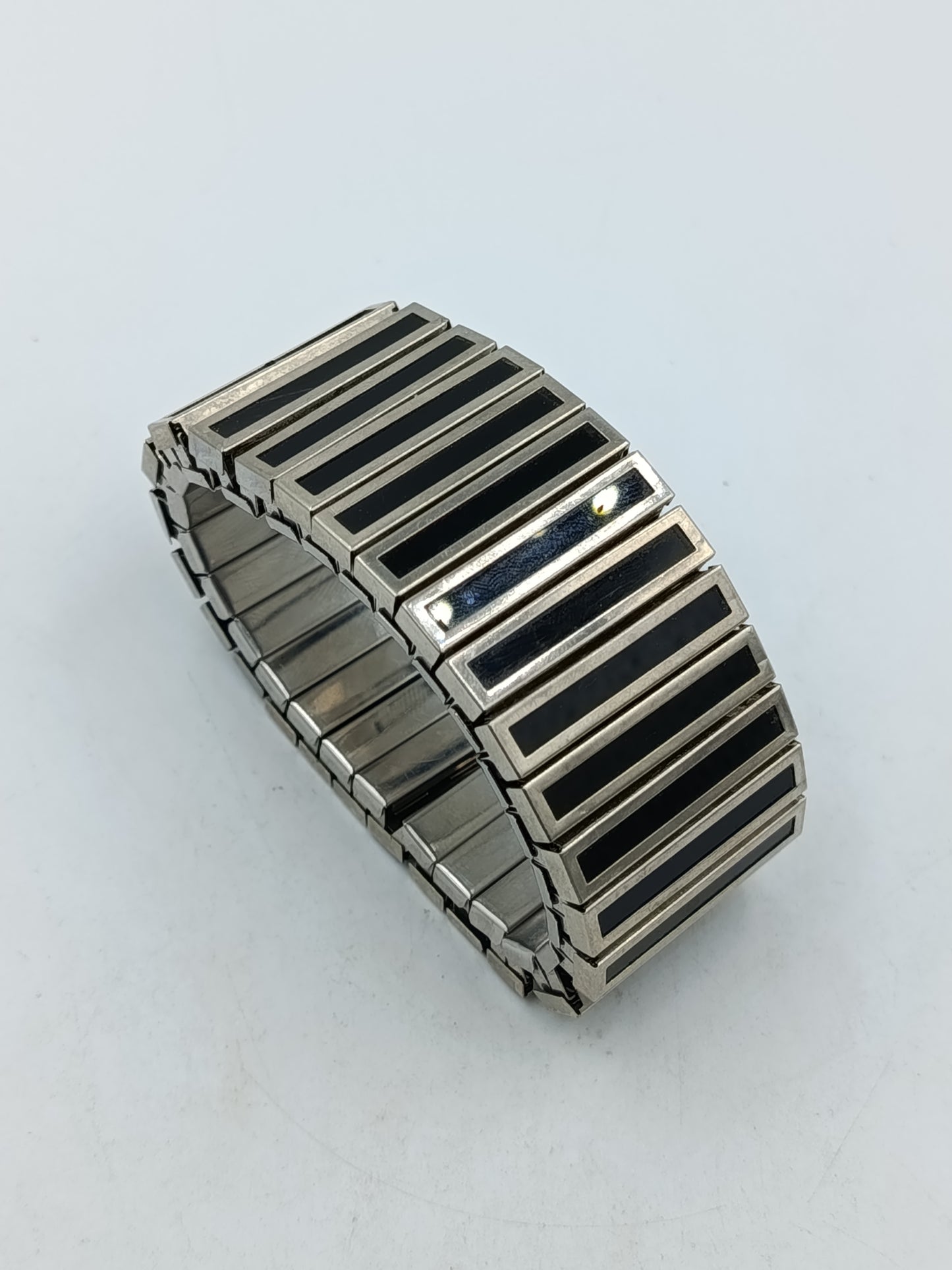 Breites elastisches Armband silber schwarz modern massiv Design