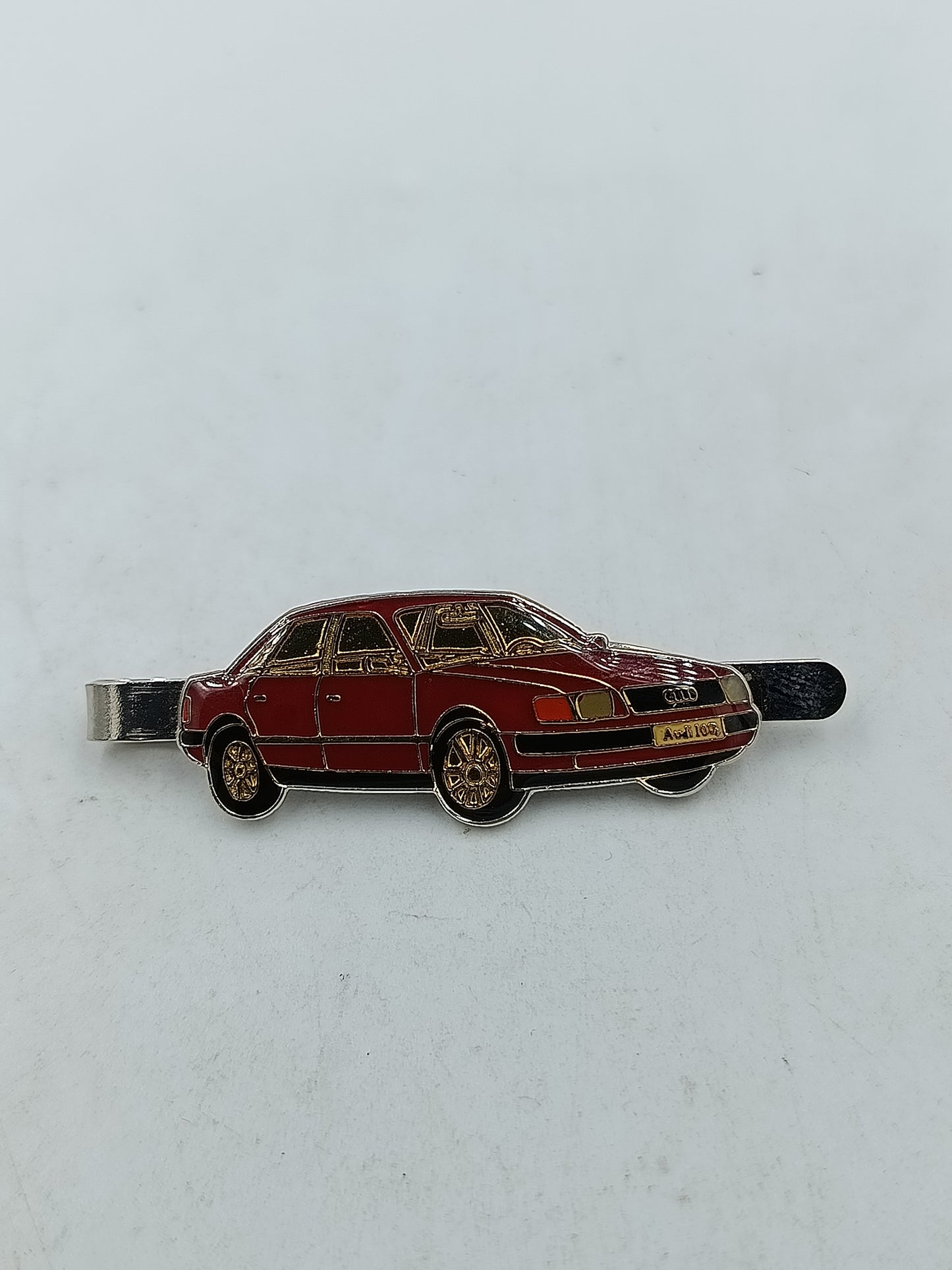 Krawattenklammer Audi 100 rot gold Vintage Auto Design Metall