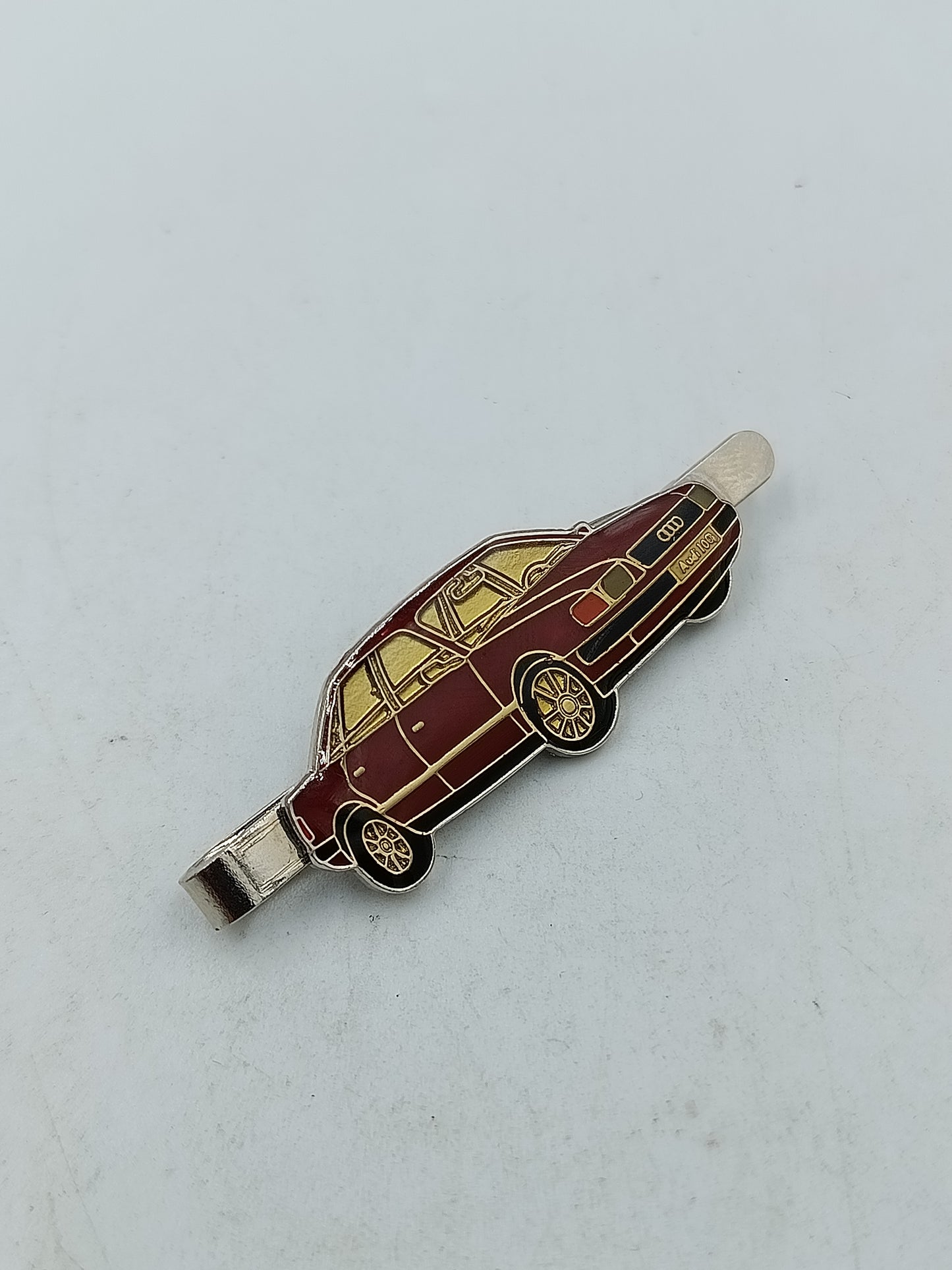Krawattenklammer Audi 100 rot gold Vintage Auto Design Metall