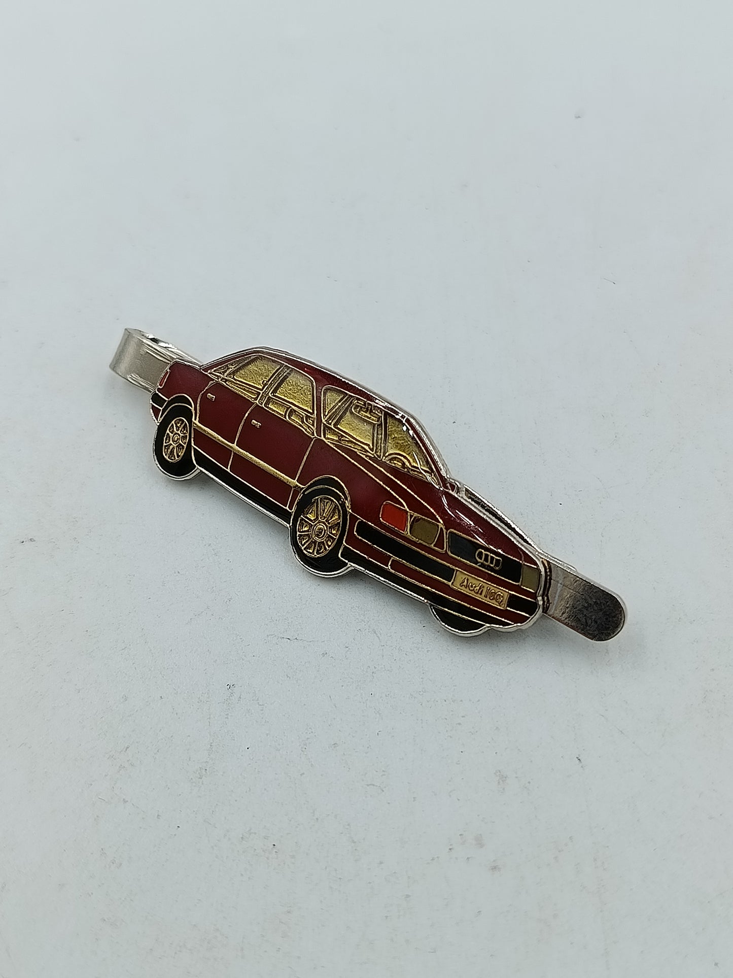 Krawattenklammer Audi 100 rot gold Vintage Auto Design Metall