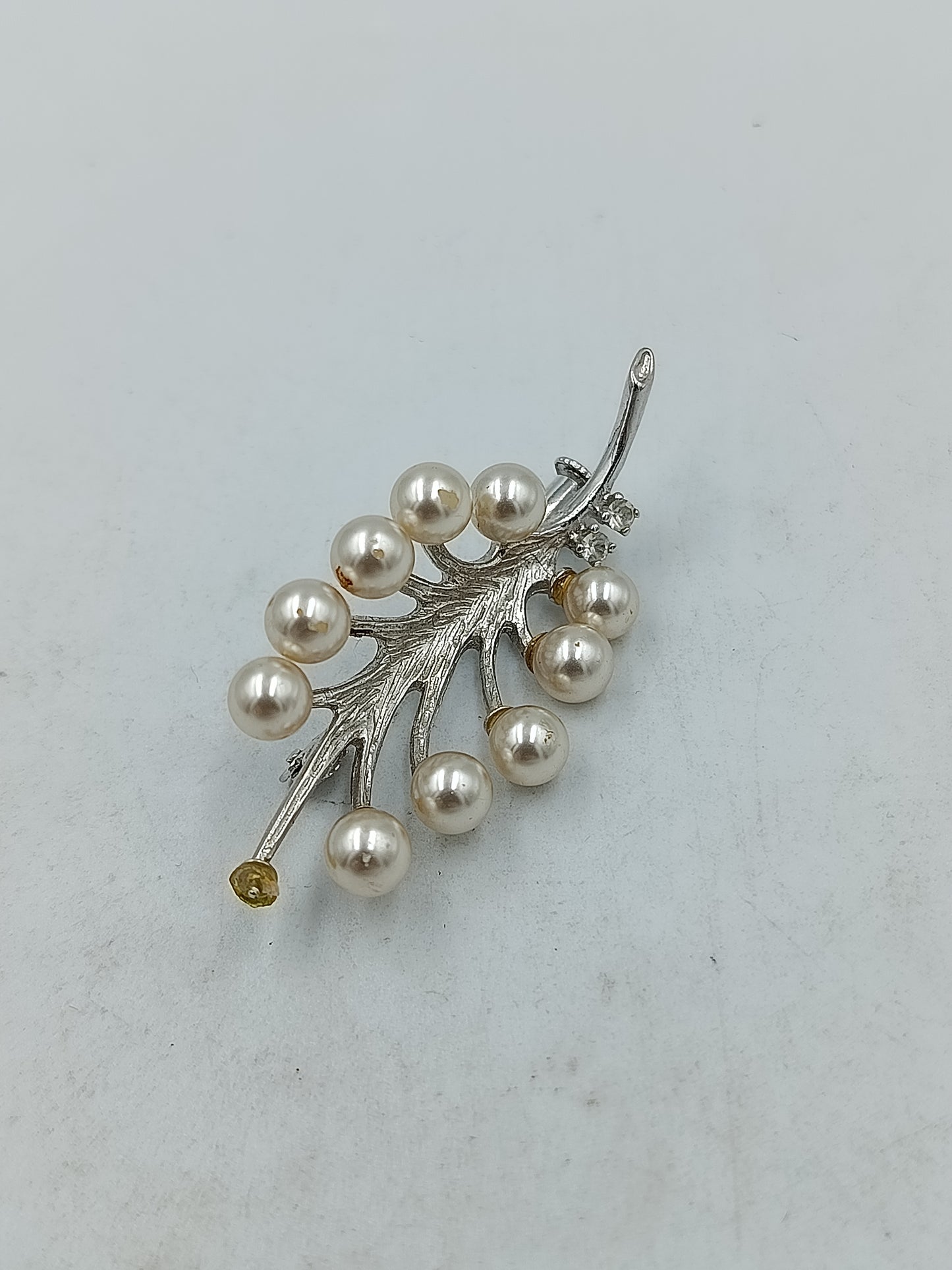 Vintage Brosche Perlen Strass Zweig Design silber elegant