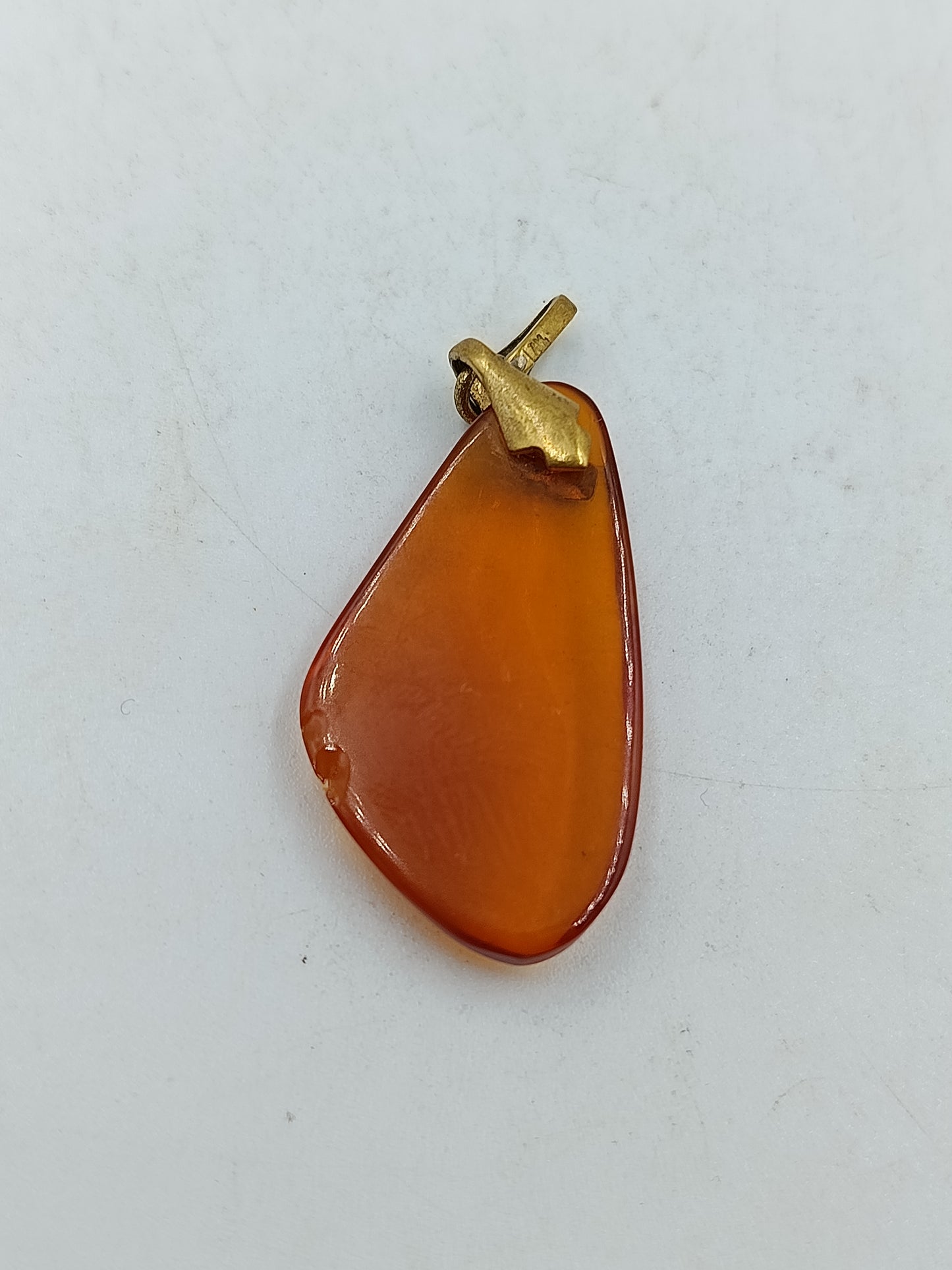 Vintage Anhänger Bernsteinoptik AM gestempelt orange Tropfenform