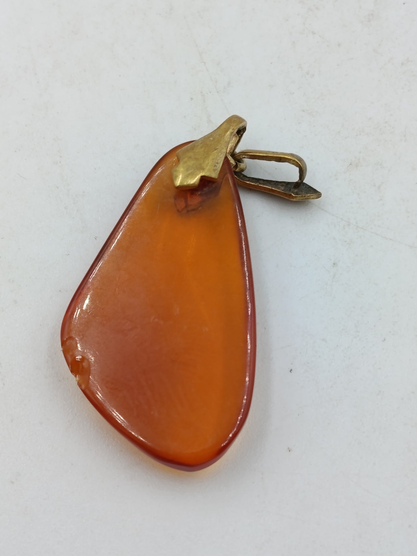 Vintage Anhänger Bernsteinoptik AM gestempelt orange Tropfenform