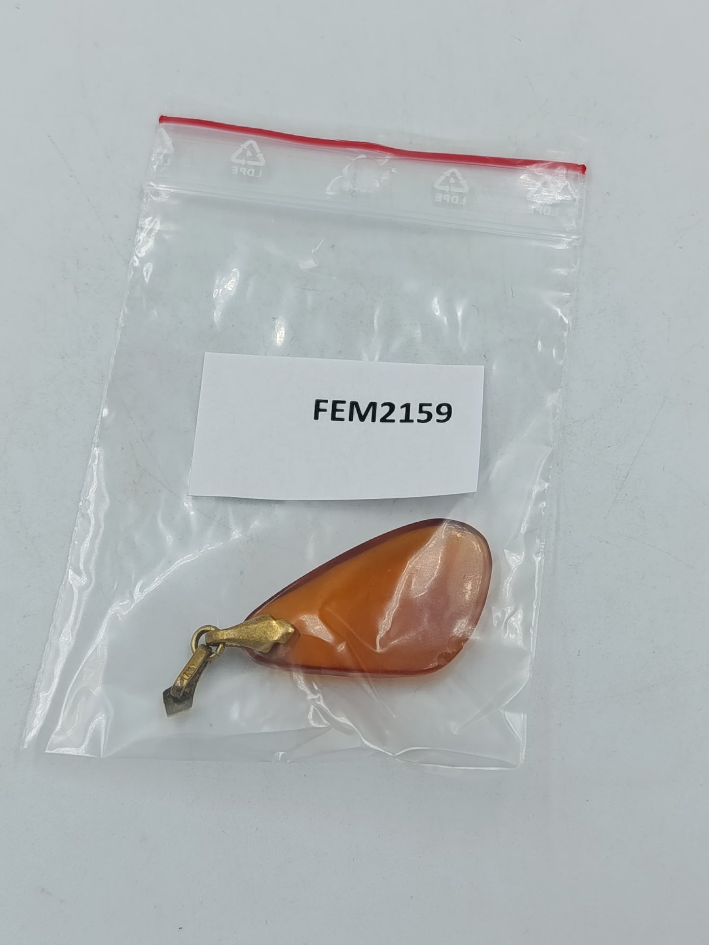 Vintage Anhänger Bernsteinoptik AM gestempelt orange Tropfenform