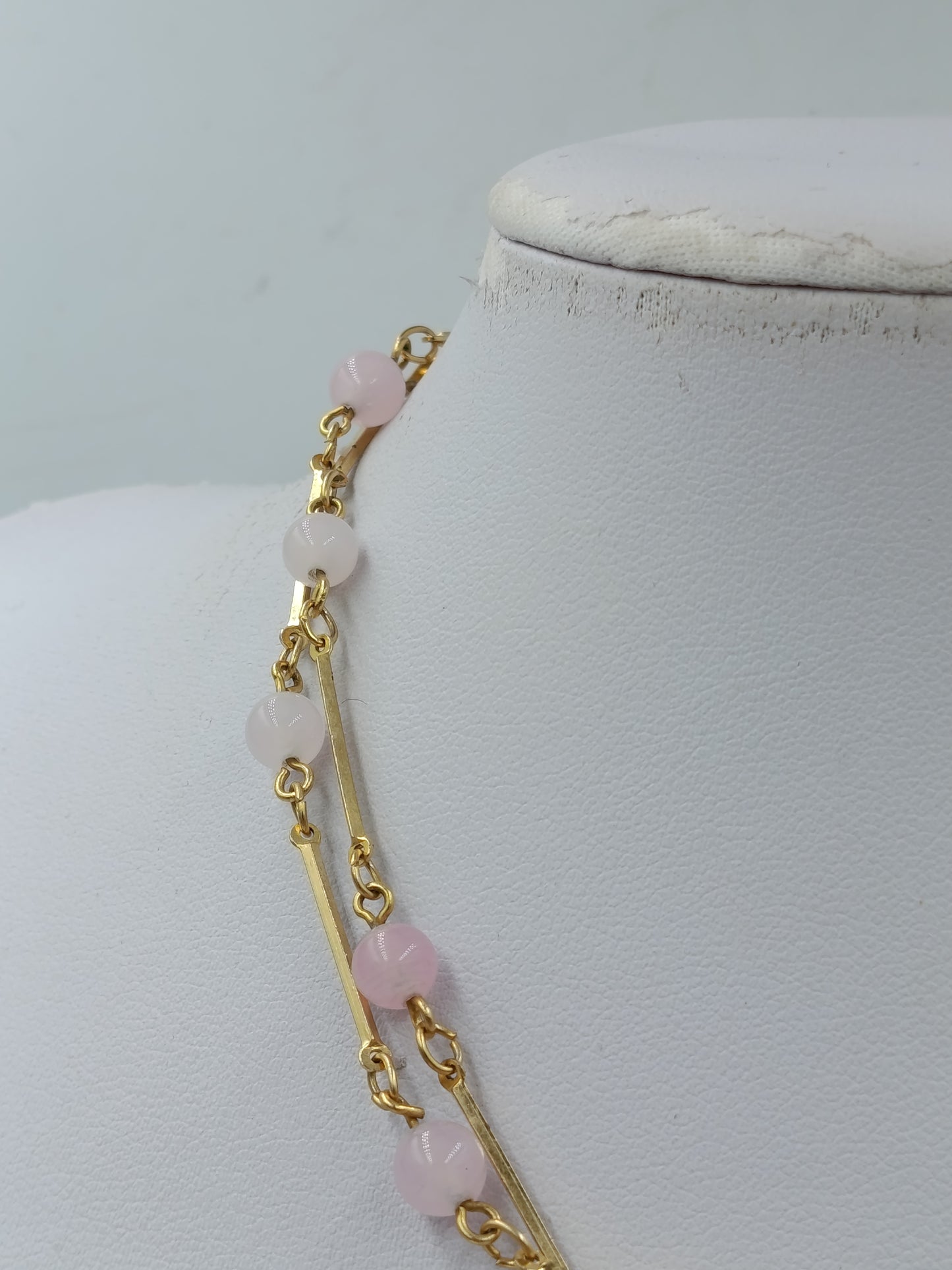 Elegante Zarte Halskette goldfarben mit  zarten  rosafarbenen Perlen filigran