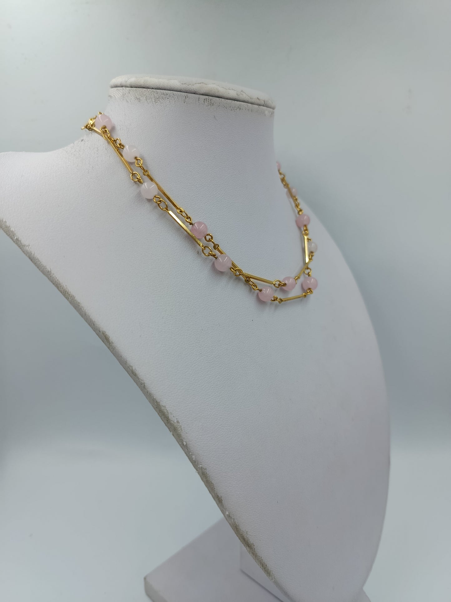 Elegante Zarte Halskette goldfarben mit  zarten  rosafarbenen Perlen filigran
