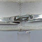 Elegante moderne Halskette in silberfarbener Optik mit dekorativem Mittelteil
