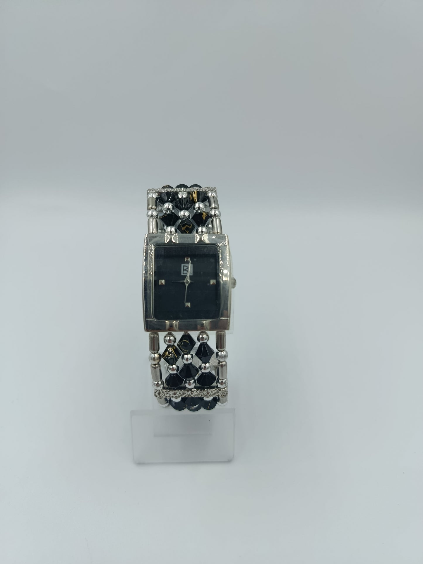 Damenarmbanduhr mit Perlen Kristallarmband elegant ausgefallen