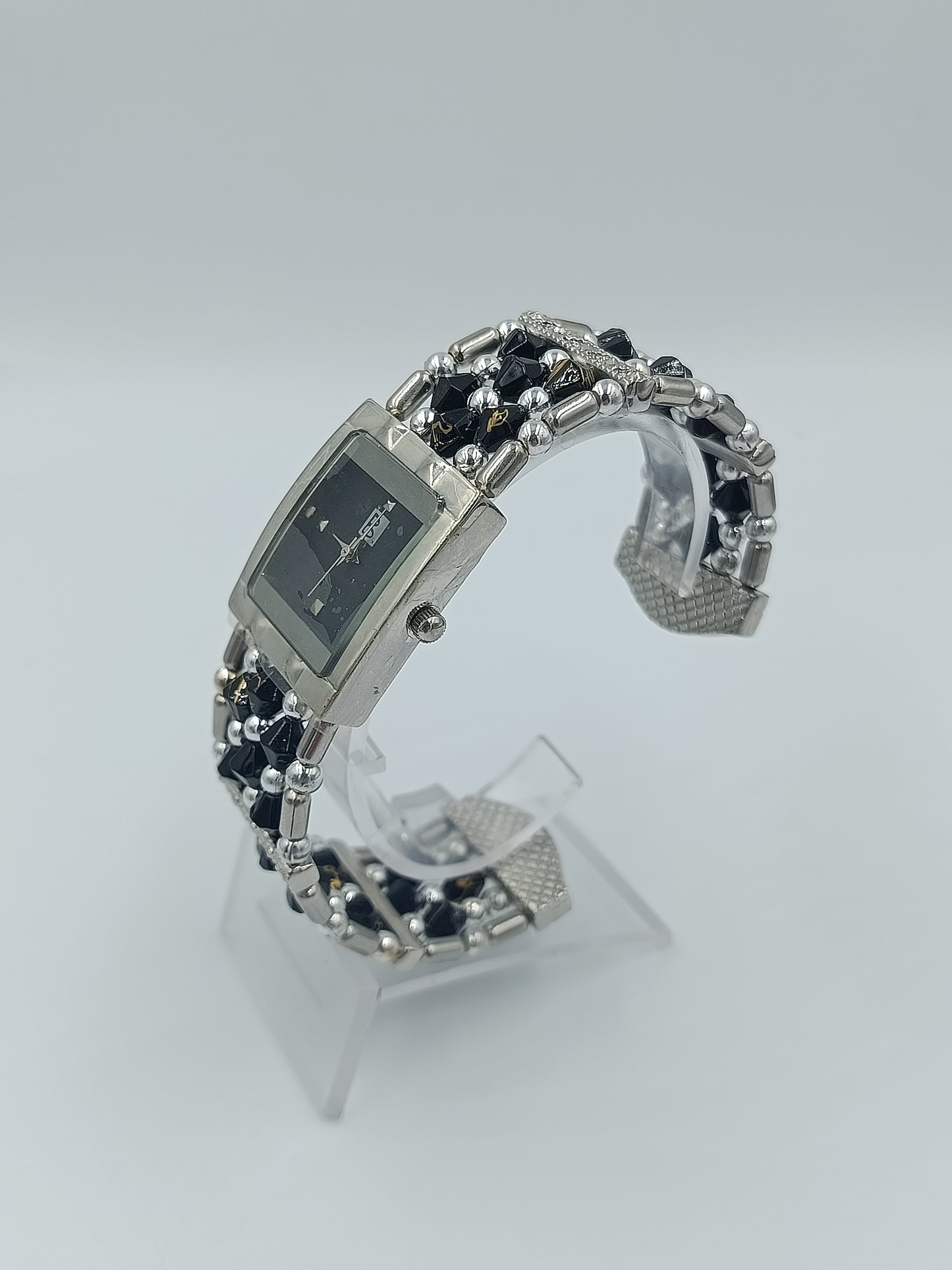 Damenarmbanduhr mit Perlen Kristallarmband elegant ausgefallen