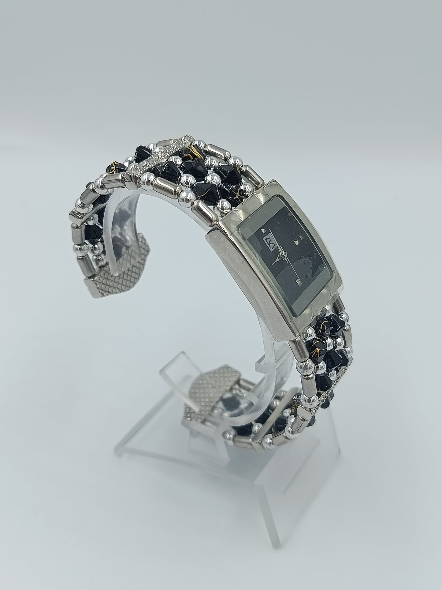 Damenarmbanduhr mit Perlen Kristallarmband elegant ausgefallen