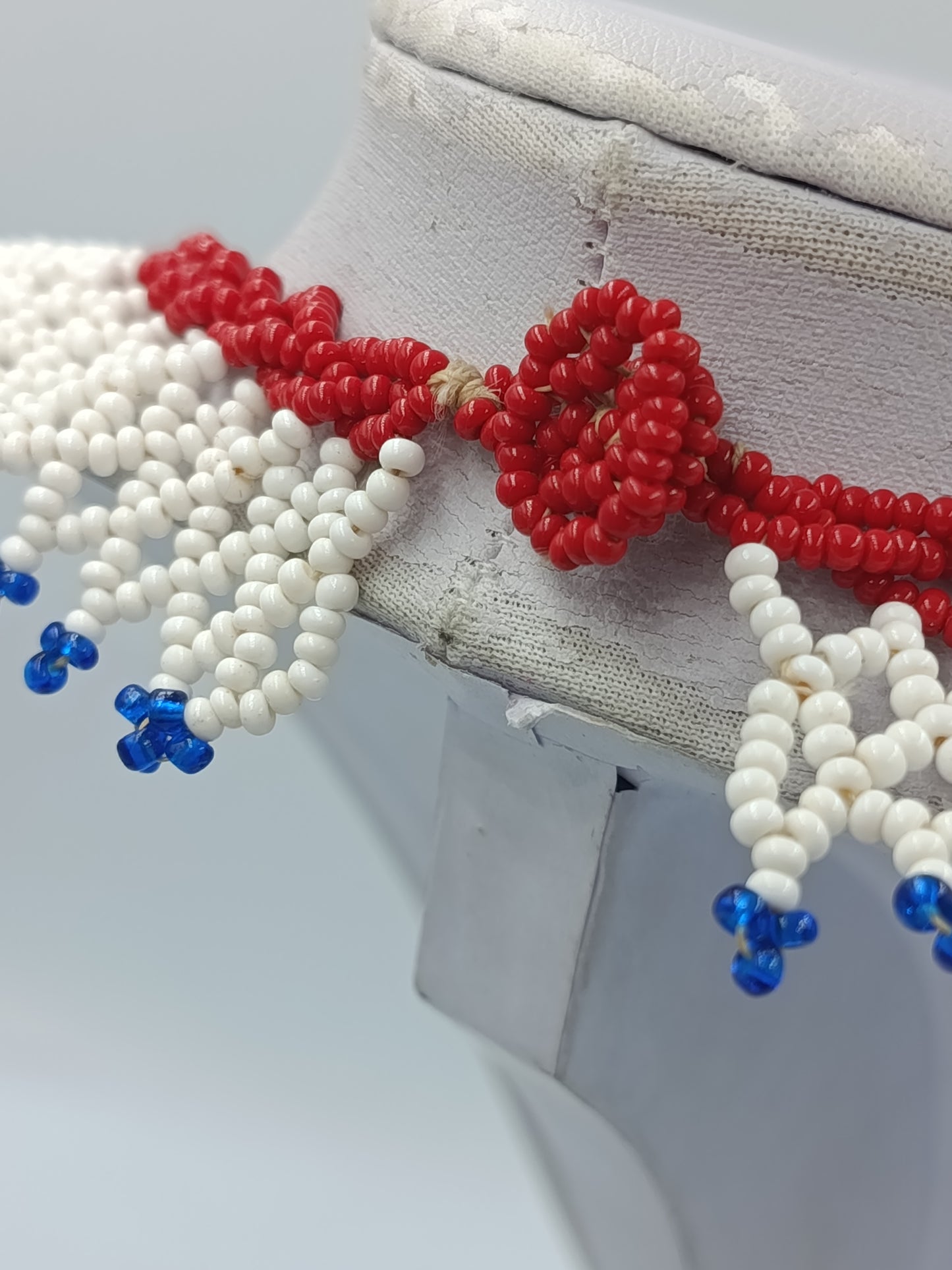 Vintage Perlenkette Rot Weiß Blau Handgefertigter Ethno Schmuck