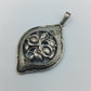 Vintage Blumen Anhänger aus Metall filigran verziert ovales Design elegant