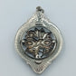 Vintage Blumen Anhänger aus Metall filigran verziert ovales Design elegant