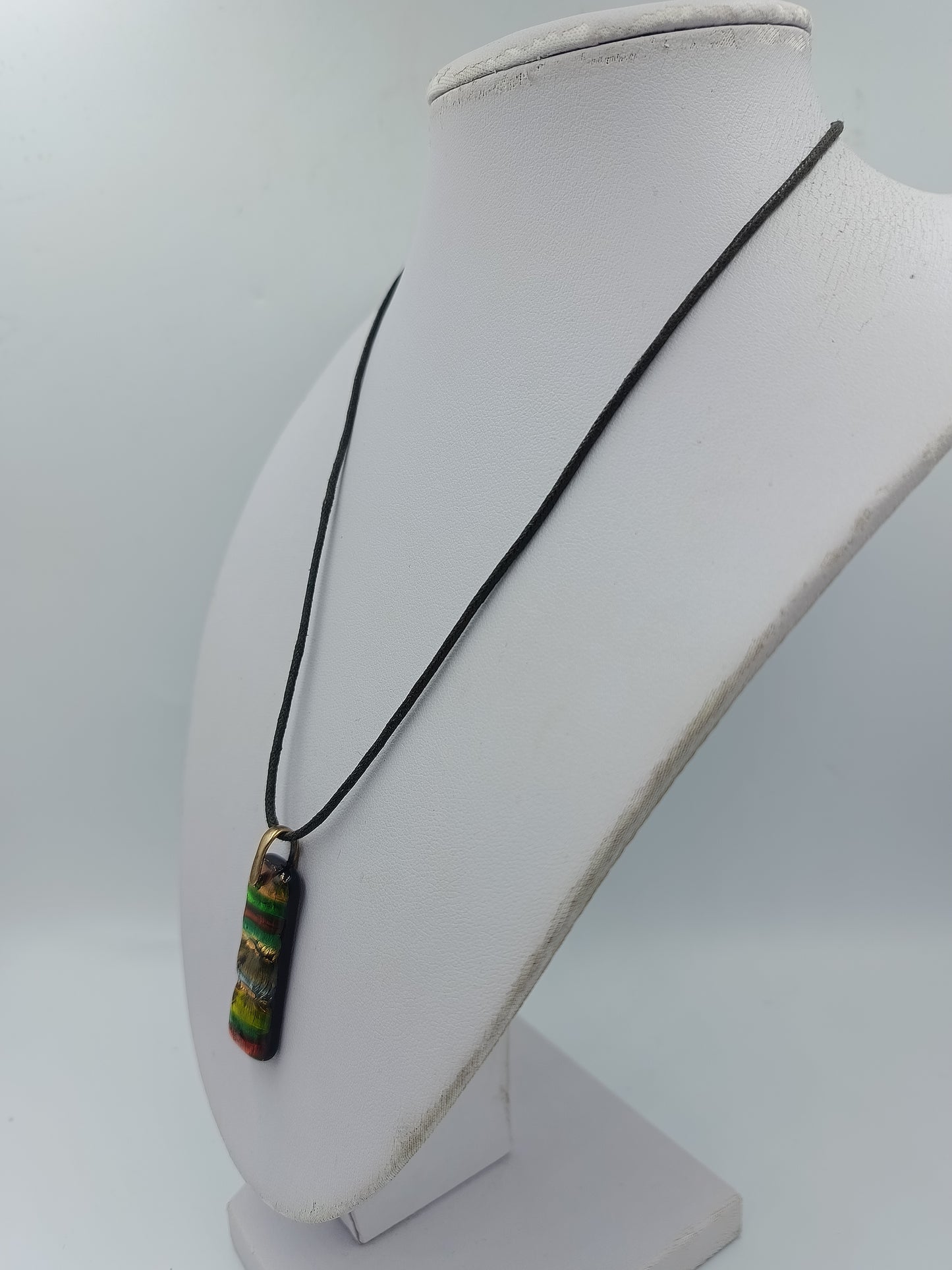 Vintage Halskette mit Glas Anhänger bunt schimmernd modern elegant schlicht