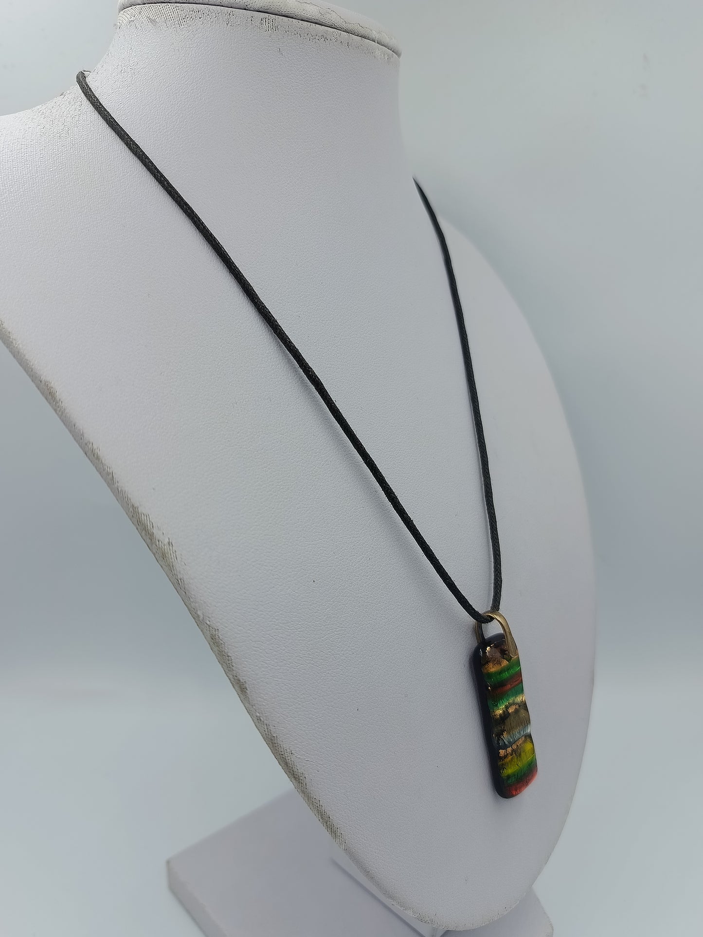 Vintage Halskette mit Glas Anhänger bunt schimmernd modern elegant schlicht