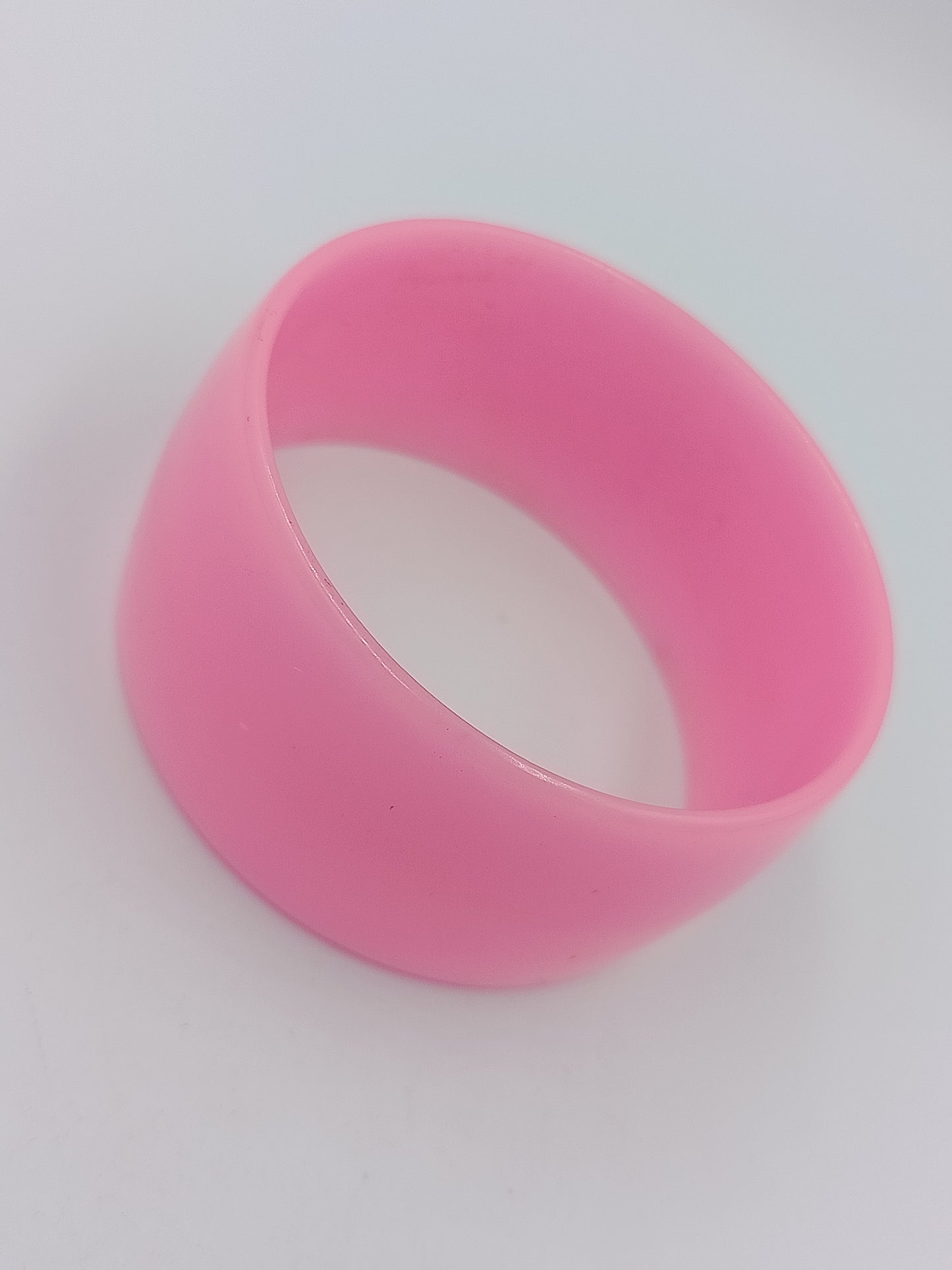 Vintage Armreif aus Kunststoff in Rosa breites Statement-Armband