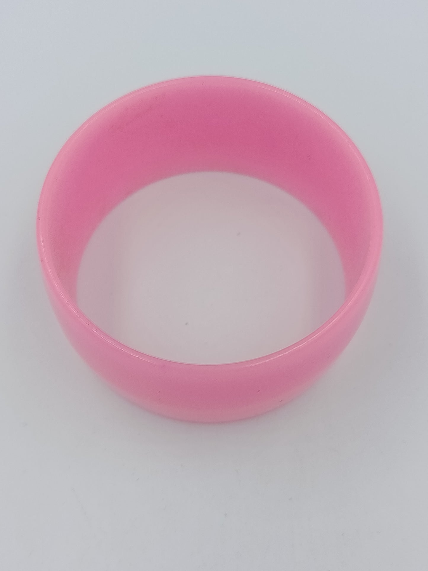 Vintage Armreif aus Kunststoff in Rosa breites Statement-Armband