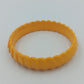 Vintage Armreif in Gelb  dekoratives Kunststoff Armband im Retro Design