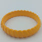 Vintage Armreif in Gelb  dekoratives Kunststoff Armband im Retro Design