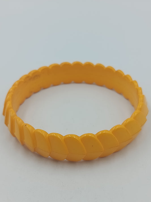 Vintage Armreif in Gelb  dekoratives Kunststoff Armband im Retro Design