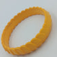 Vintage Armreif in Gelb  dekoratives Kunststoff Armband im Retro Design