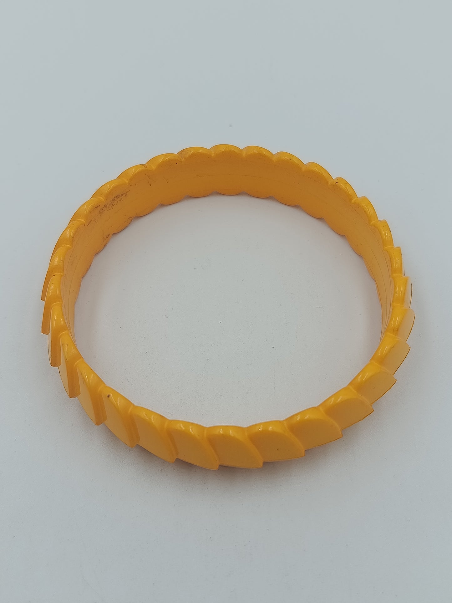 Vintage Armreif in Gelb  dekoratives Kunststoff Armband im Retro Design