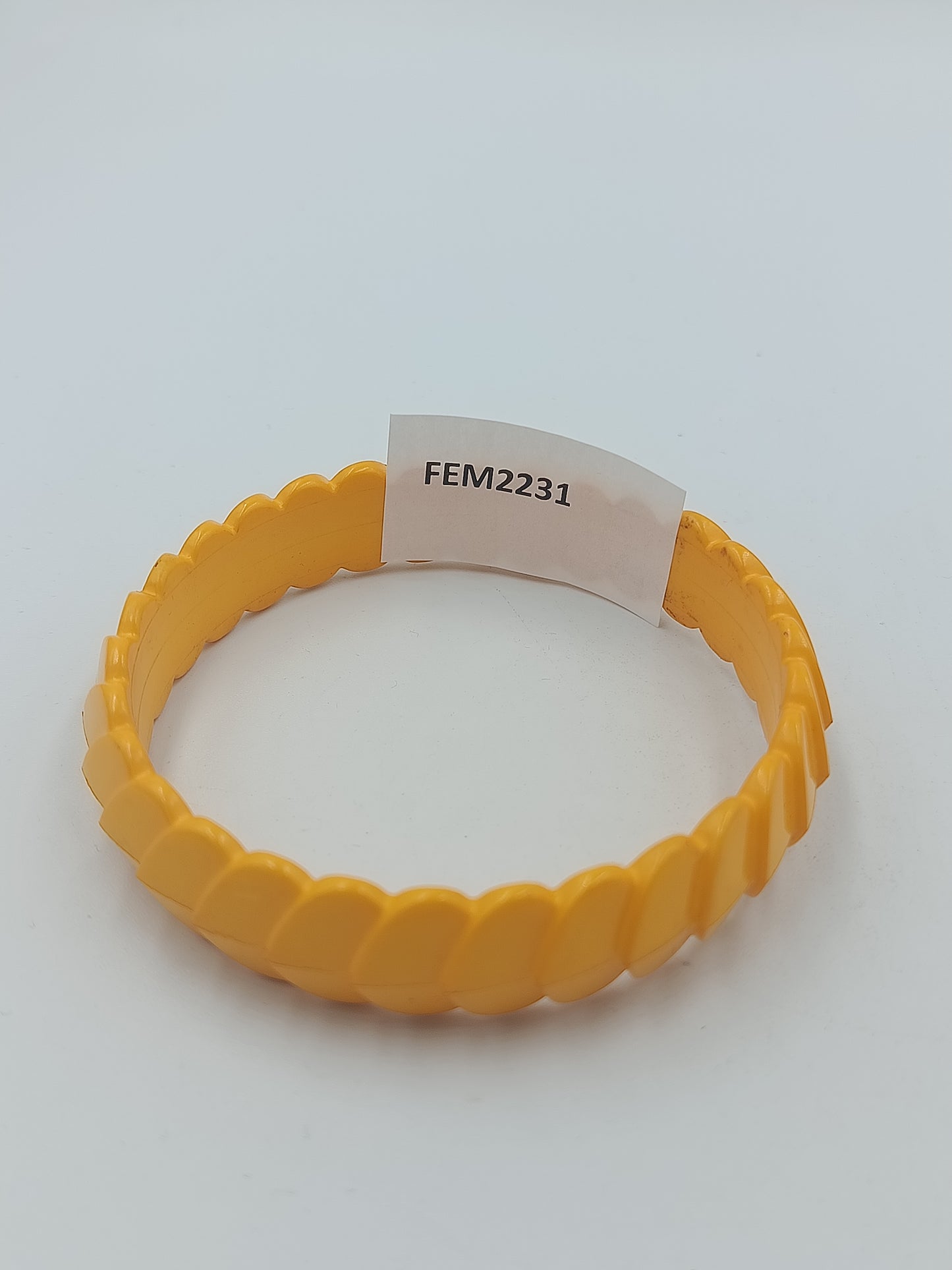 Vintage Armreif in Gelb  dekoratives Kunststoff Armband im Retro Design