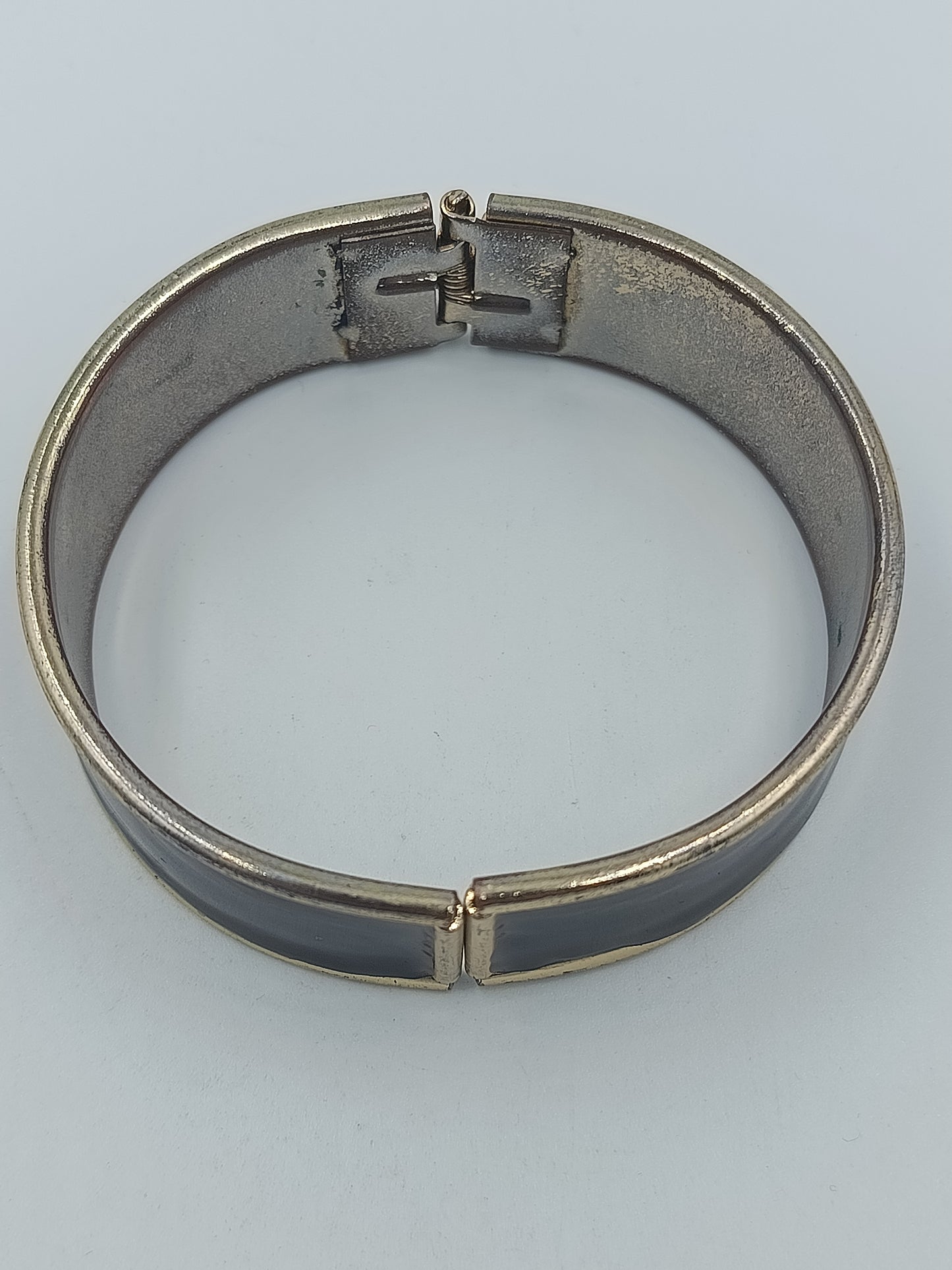 Vintage Armreif mit Emaille  schwarz goldfarben Klappverschluss