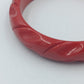 Vintage Armreif Rot – Kunststoff Bangle mit geschnitztem Muster