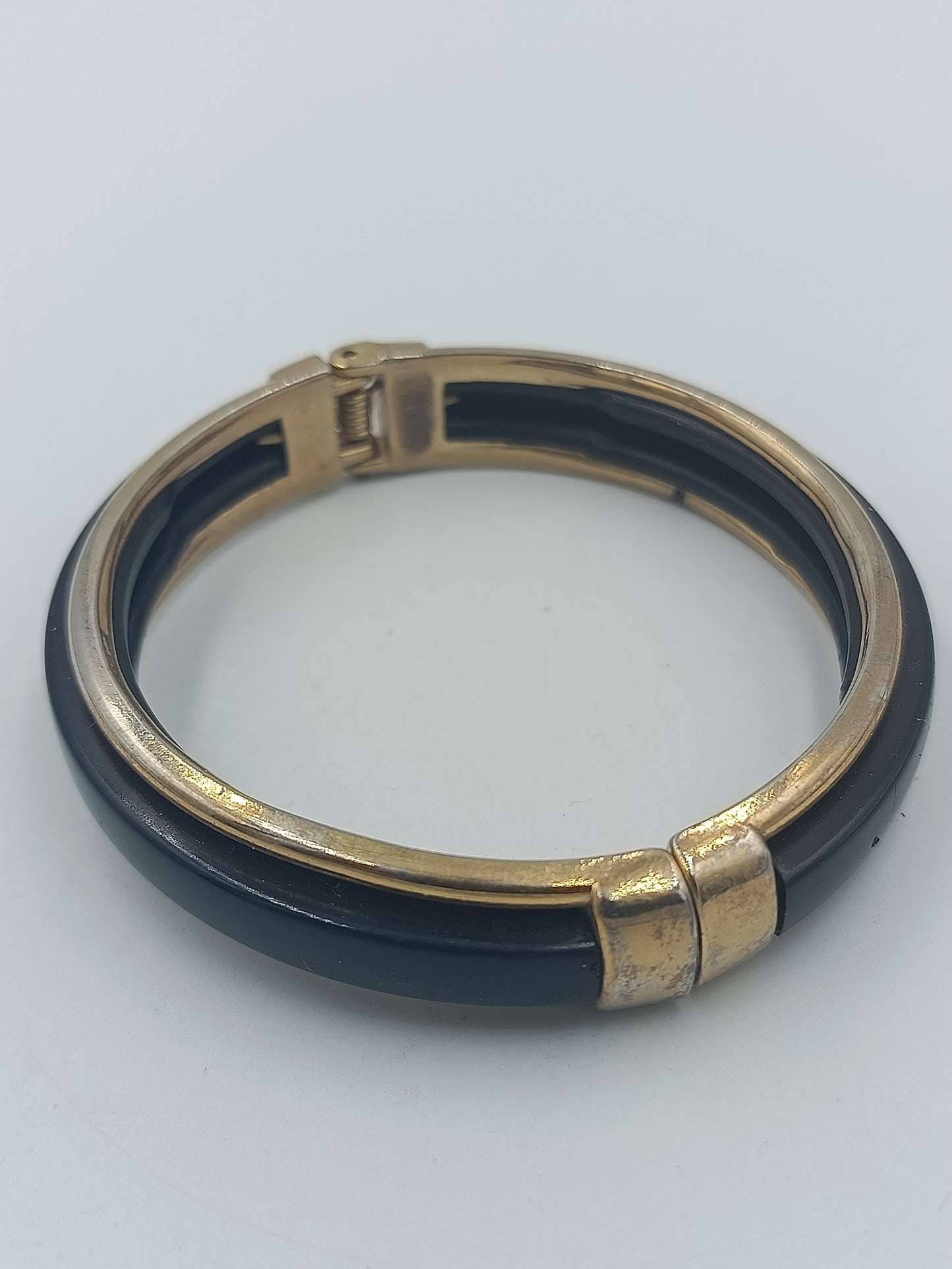 Schlichtes Vintage Armreif Schwarz Gold  Klappverschluss Bangle 7 cm