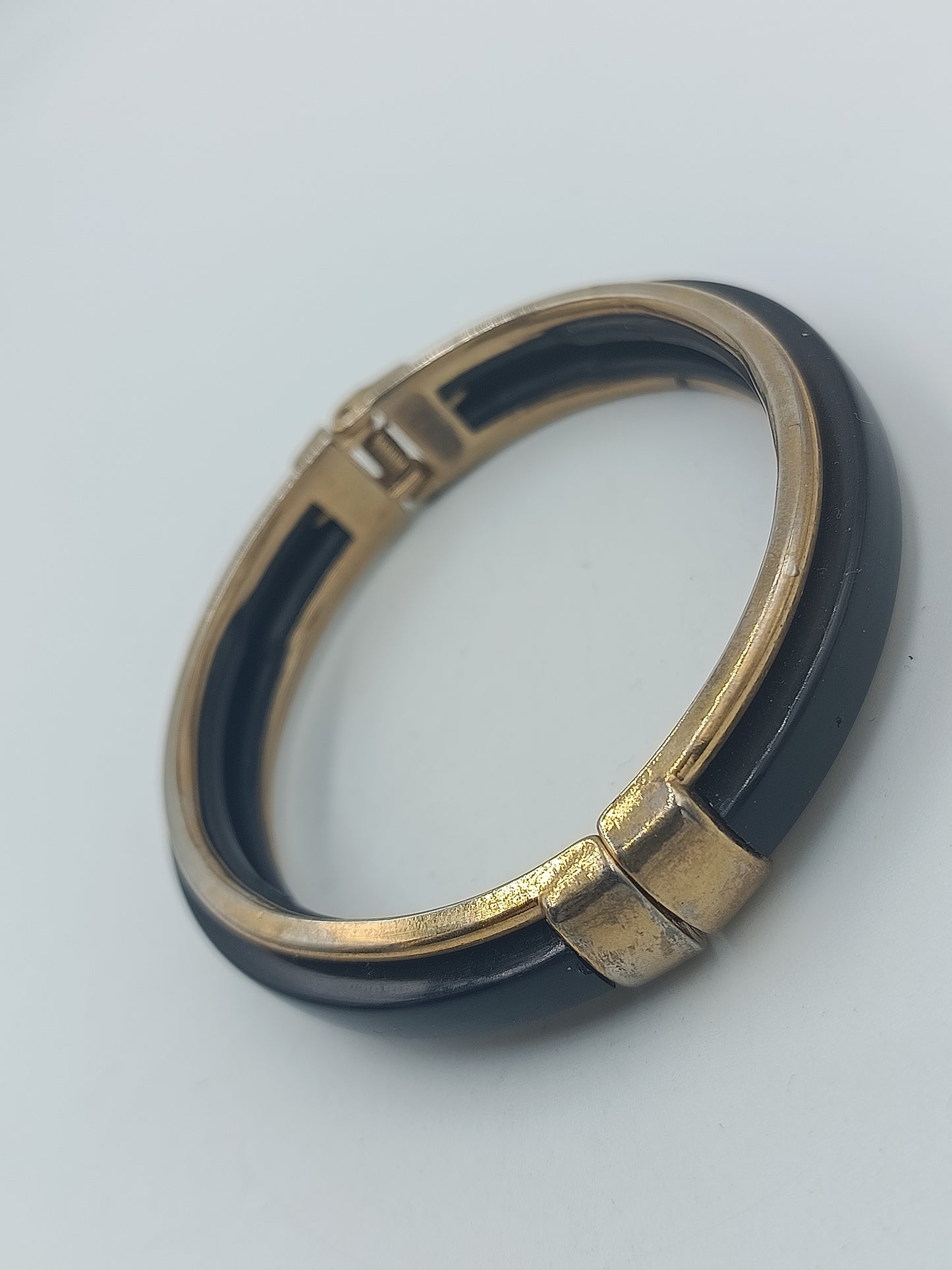 Schlichtes Vintage Armreif Schwarz Gold  Klappverschluss Bangle 7 cm