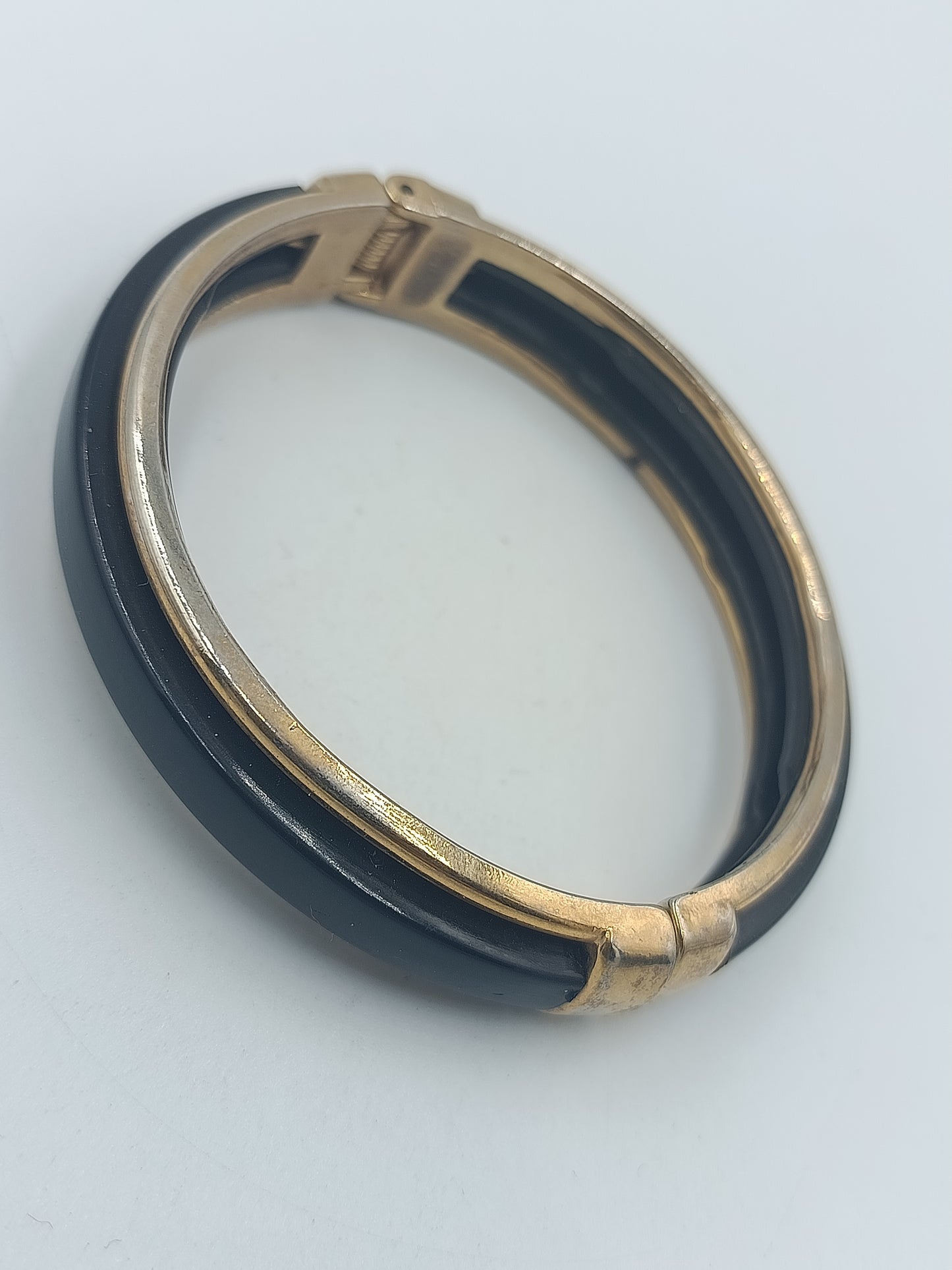 Schlichtes Vintage Armreif Schwarz Gold  Klappverschluss Bangle 7 cm