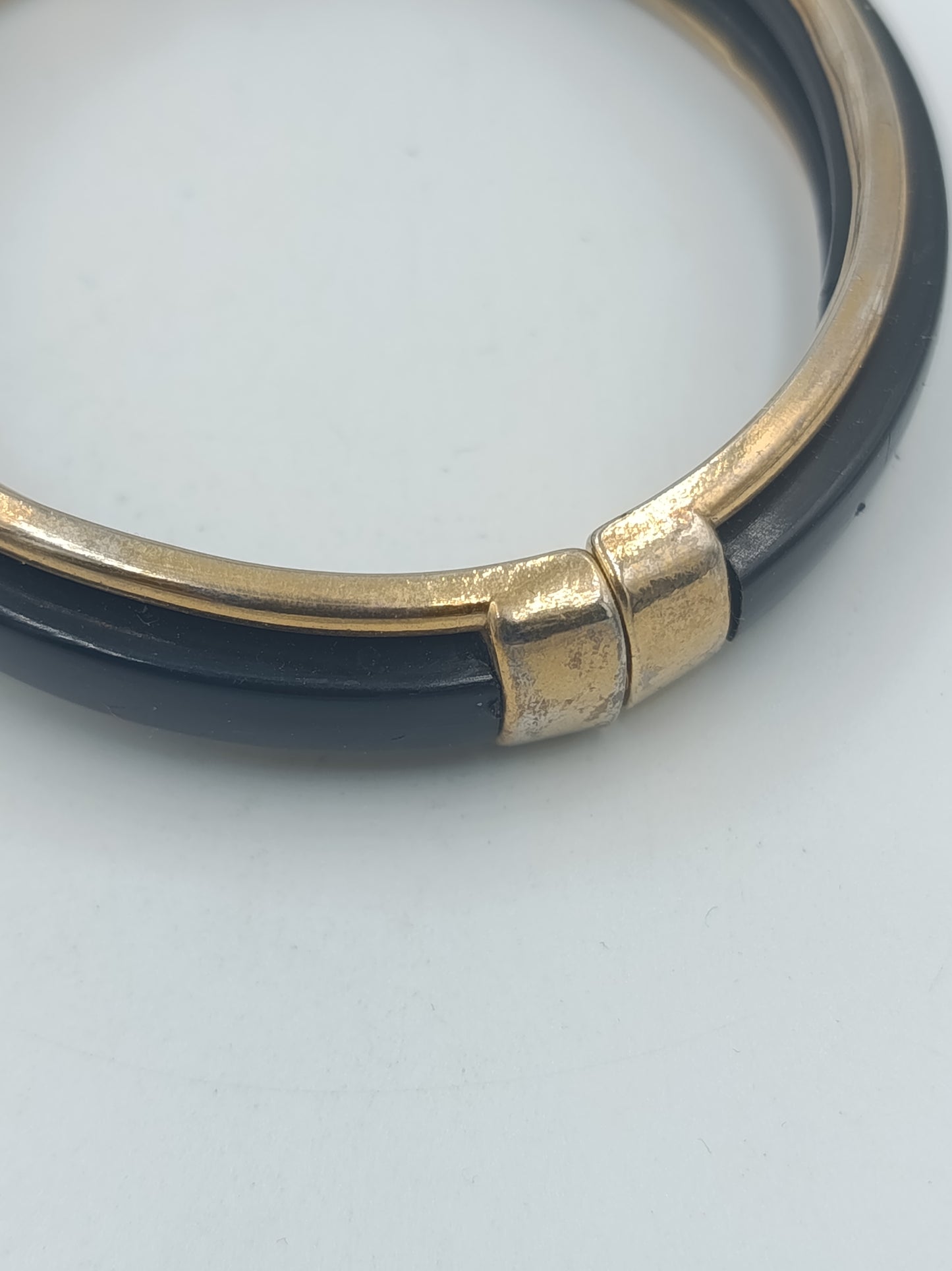 Schlichtes Vintage Armreif Schwarz Gold  Klappverschluss Bangle 7 cm