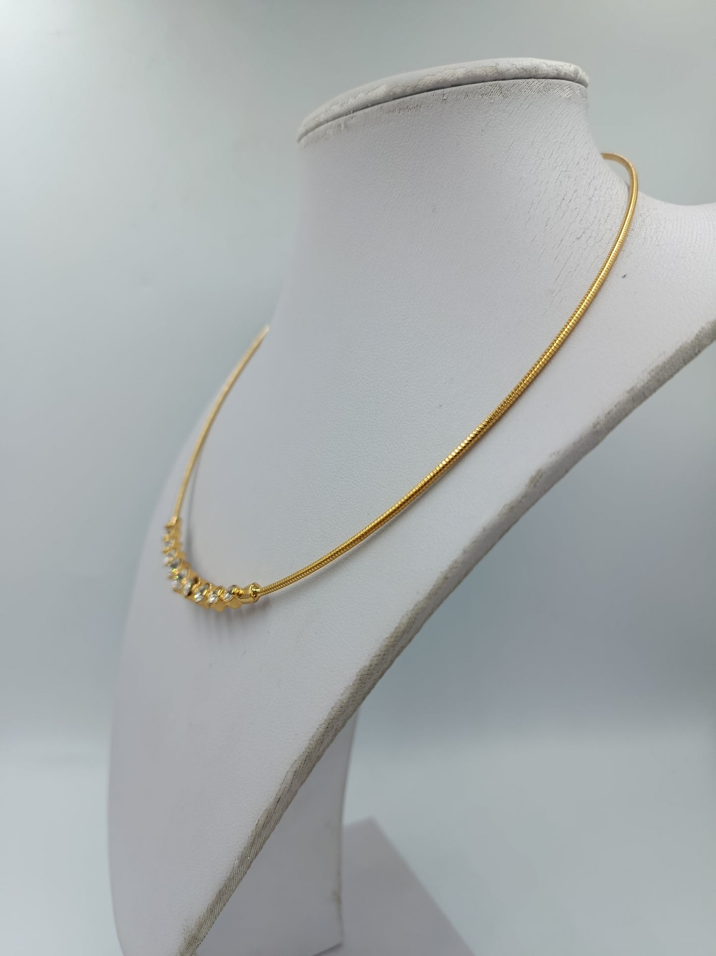Funkelnde Elegante Halskette Goldfarben mit Strasssteinen