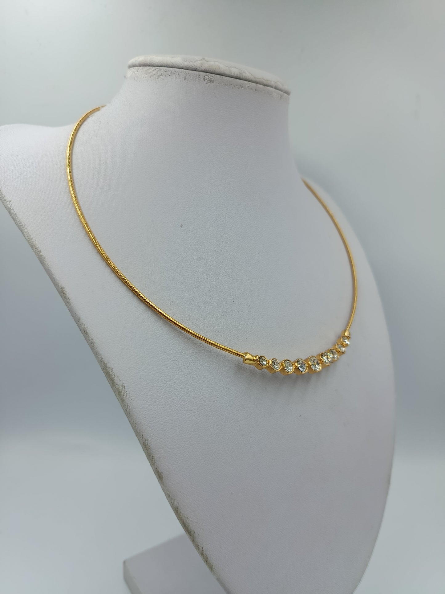 Funkelnde Elegante Halskette Goldfarben mit Strasssteinen