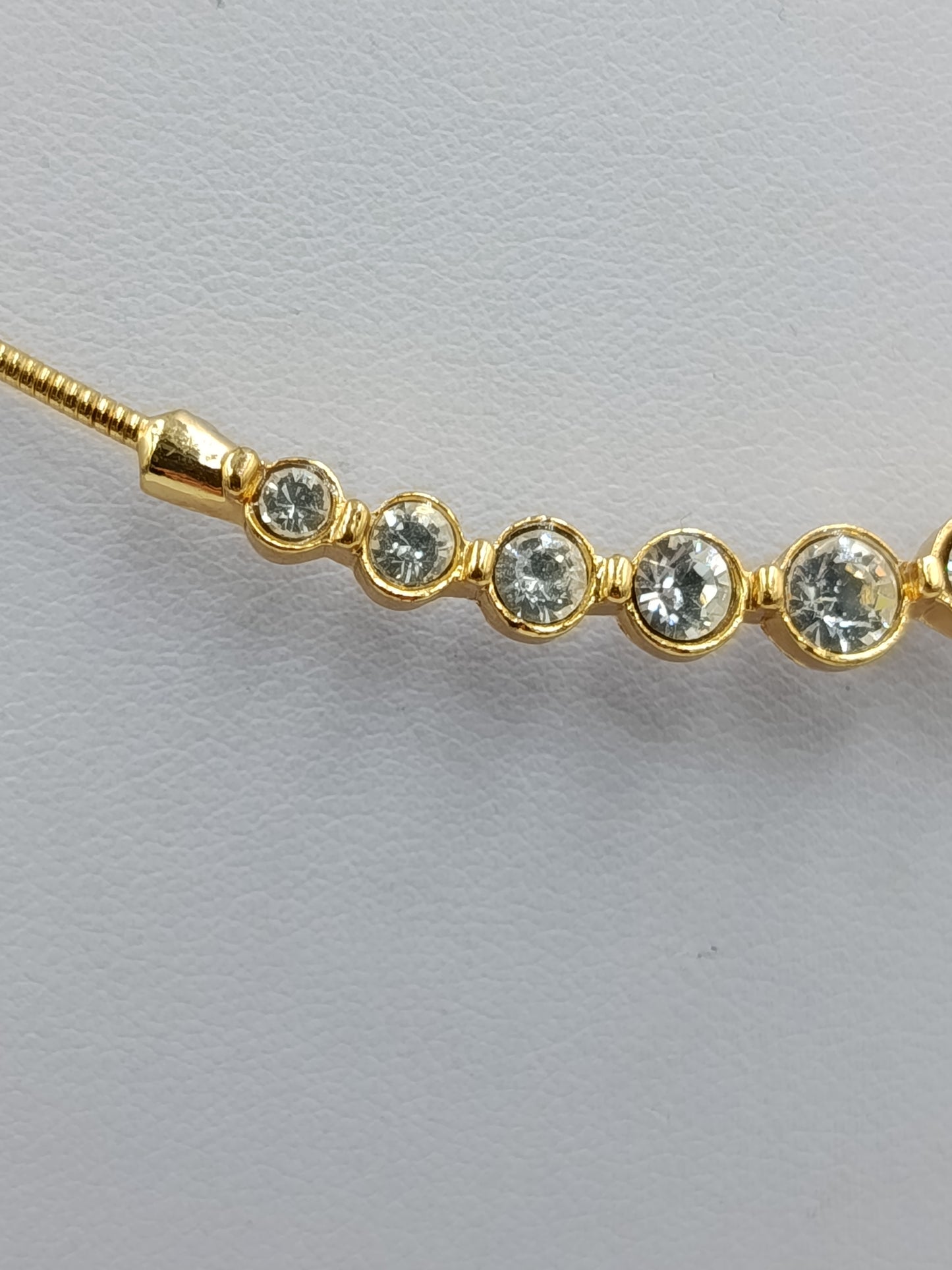 Funkelnde Elegante Halskette Goldfarben mit Strasssteinen