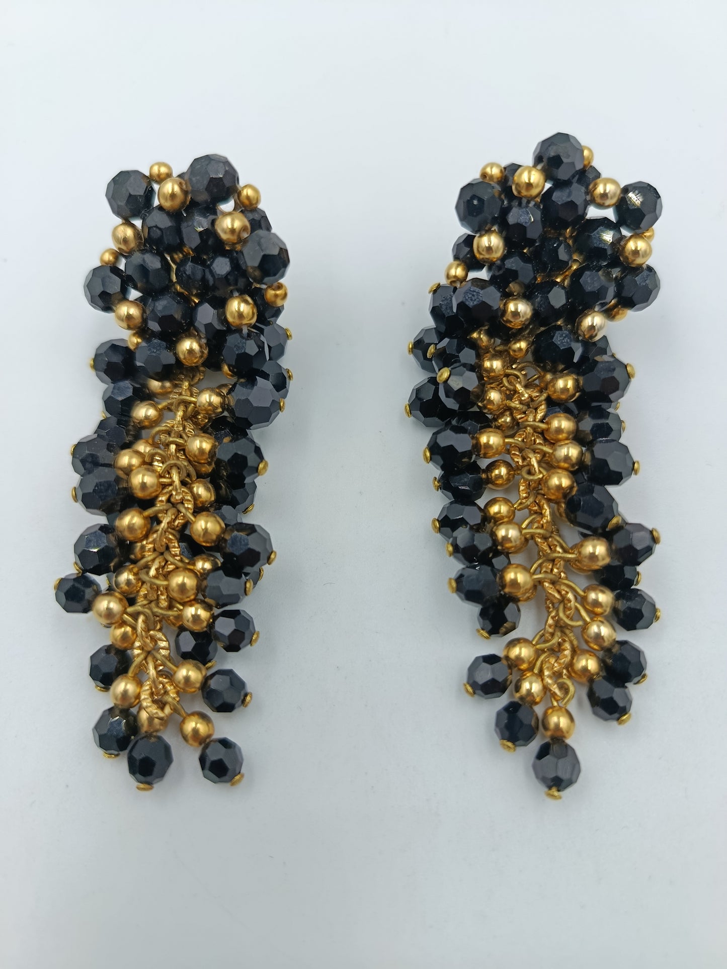 Vintage Statement Ohrclips Schwarz Gold – Facettierte Glasperlen
