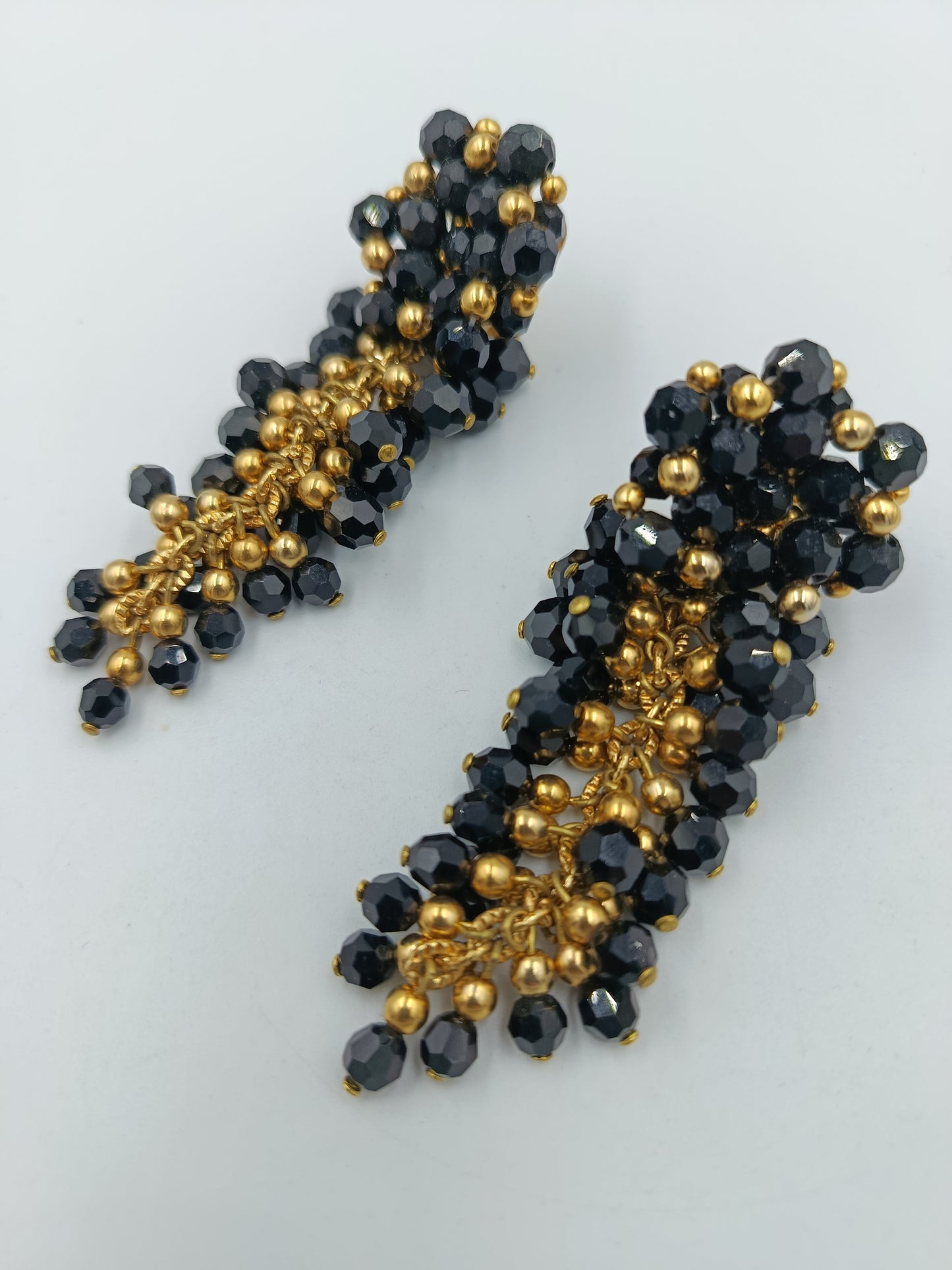 Vintage Statement Ohrclips Schwarz Gold – Facettierte Glasperlen