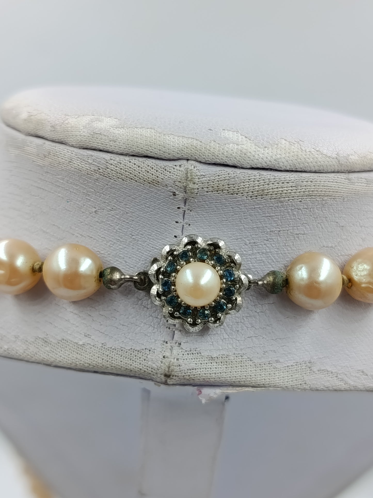 Vintage Perlenkette Apricot mit Zier Schließe  Klassisch  Elegant