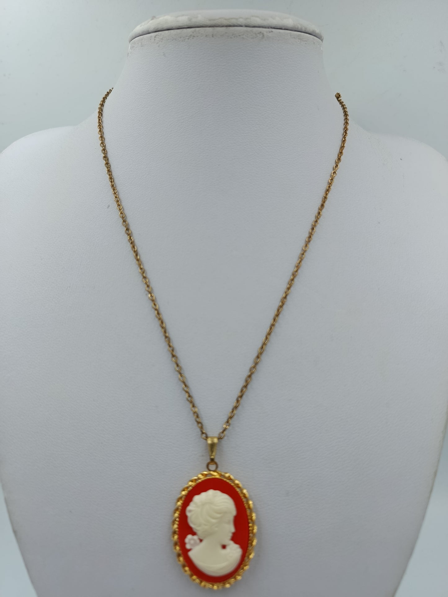 Vintage Cameo Kette Rot  Gold  Klassischer Damenanhänger im Antikstil