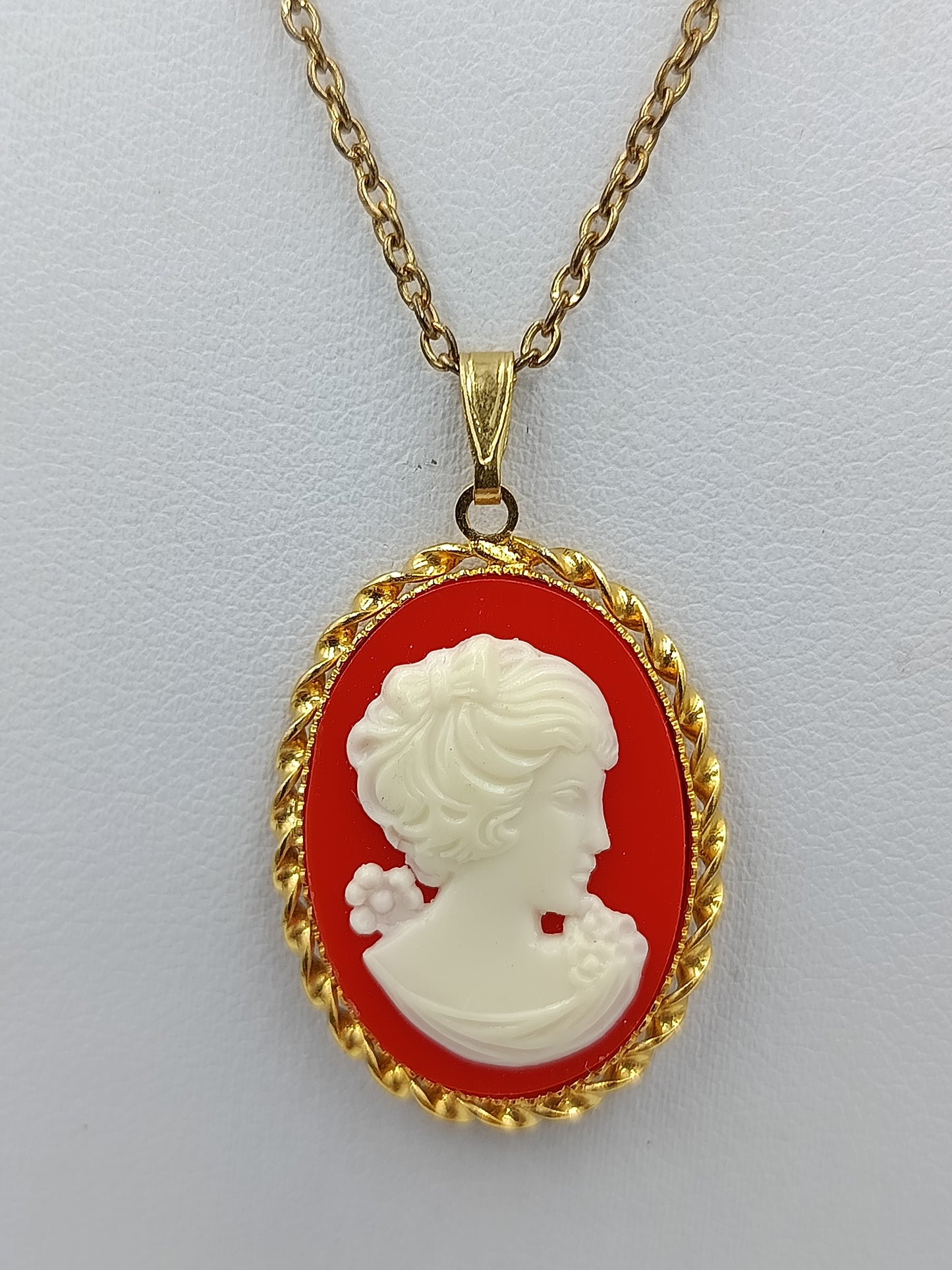 Vintage Cameo Kette Rot  Gold  Klassischer Damenanhänger im Antikstil
