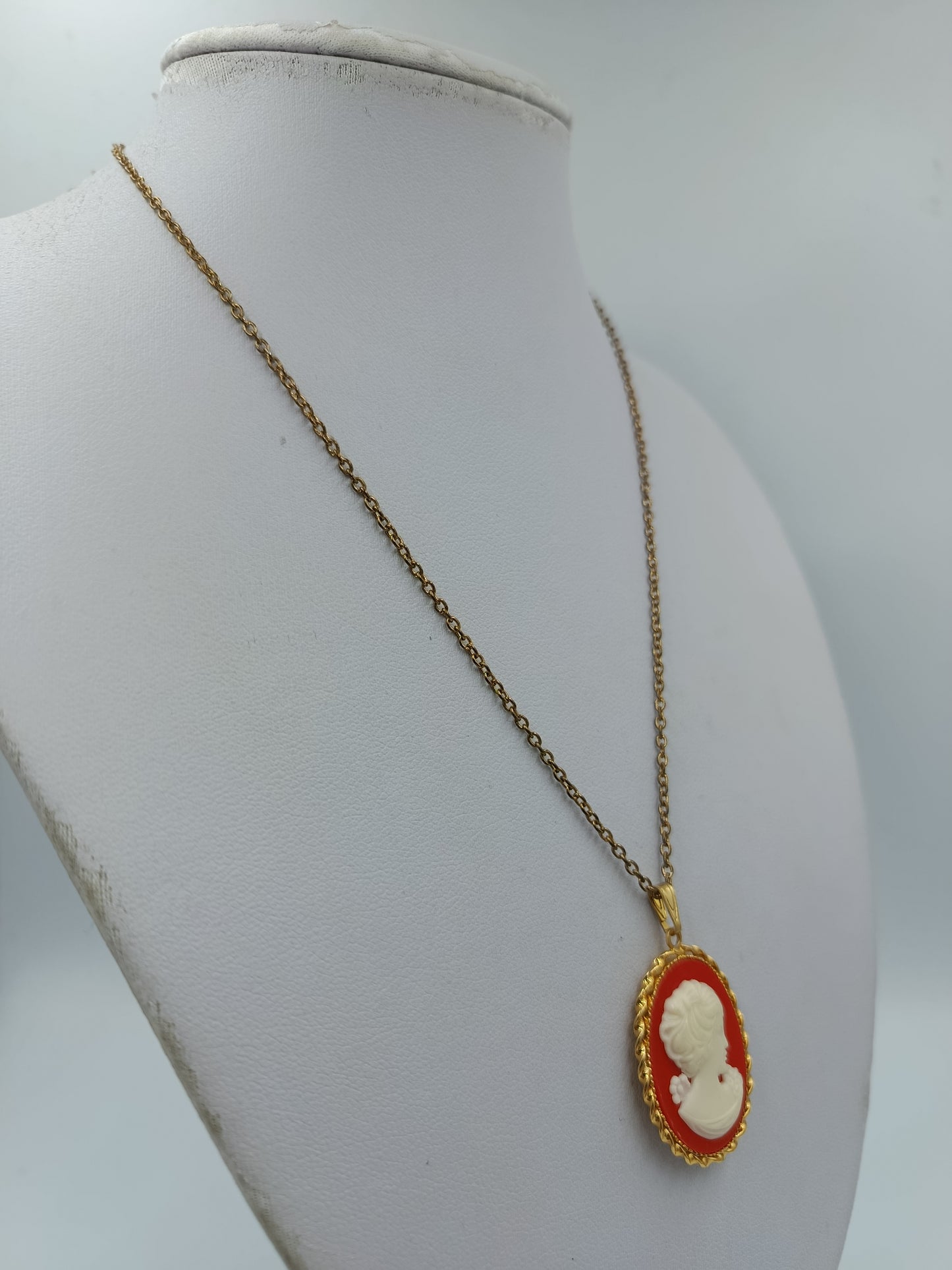 Vintage Cameo Kette Rot  Gold  Klassischer Damenanhänger im Antikstil