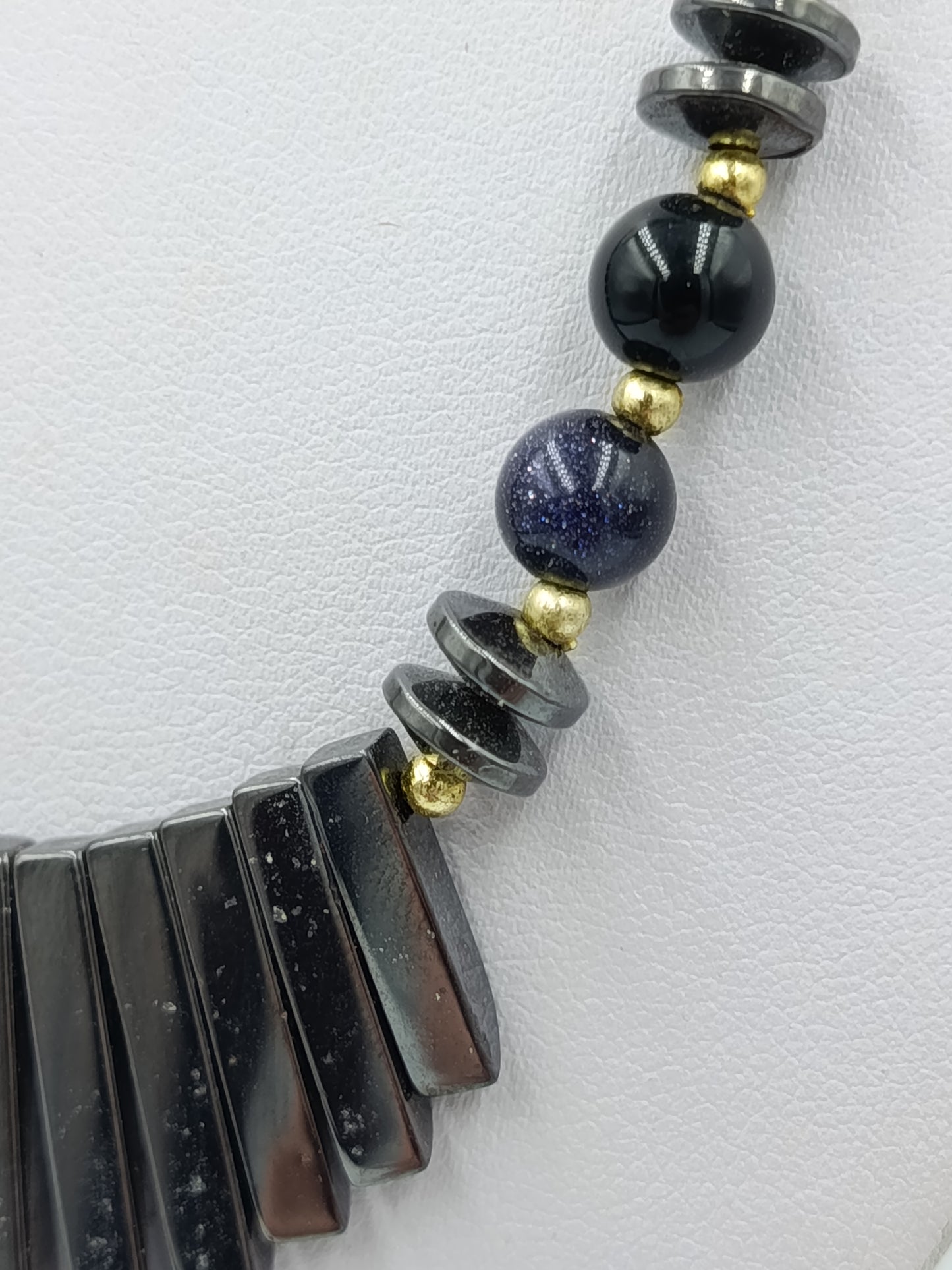 Statement Kette Schwarz Silber  Magnetverschluss und geometrisches Design