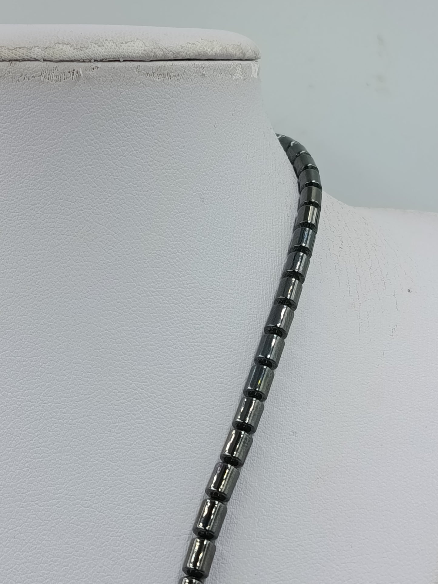 Statement Kette Schwarz Silber  Magnetverschluss und geometrisches Design