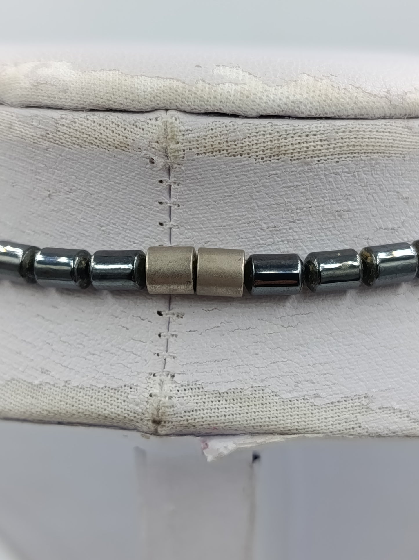 Statement Kette Schwarz Silber  Magnetverschluss und geometrisches Design