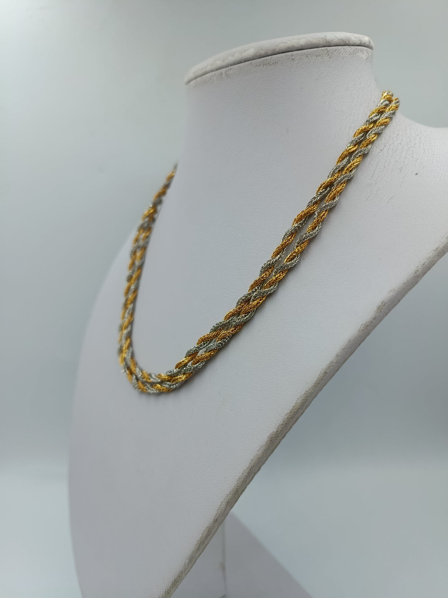 Elegante Vintage-Halskette im klassischen Kordel-Design