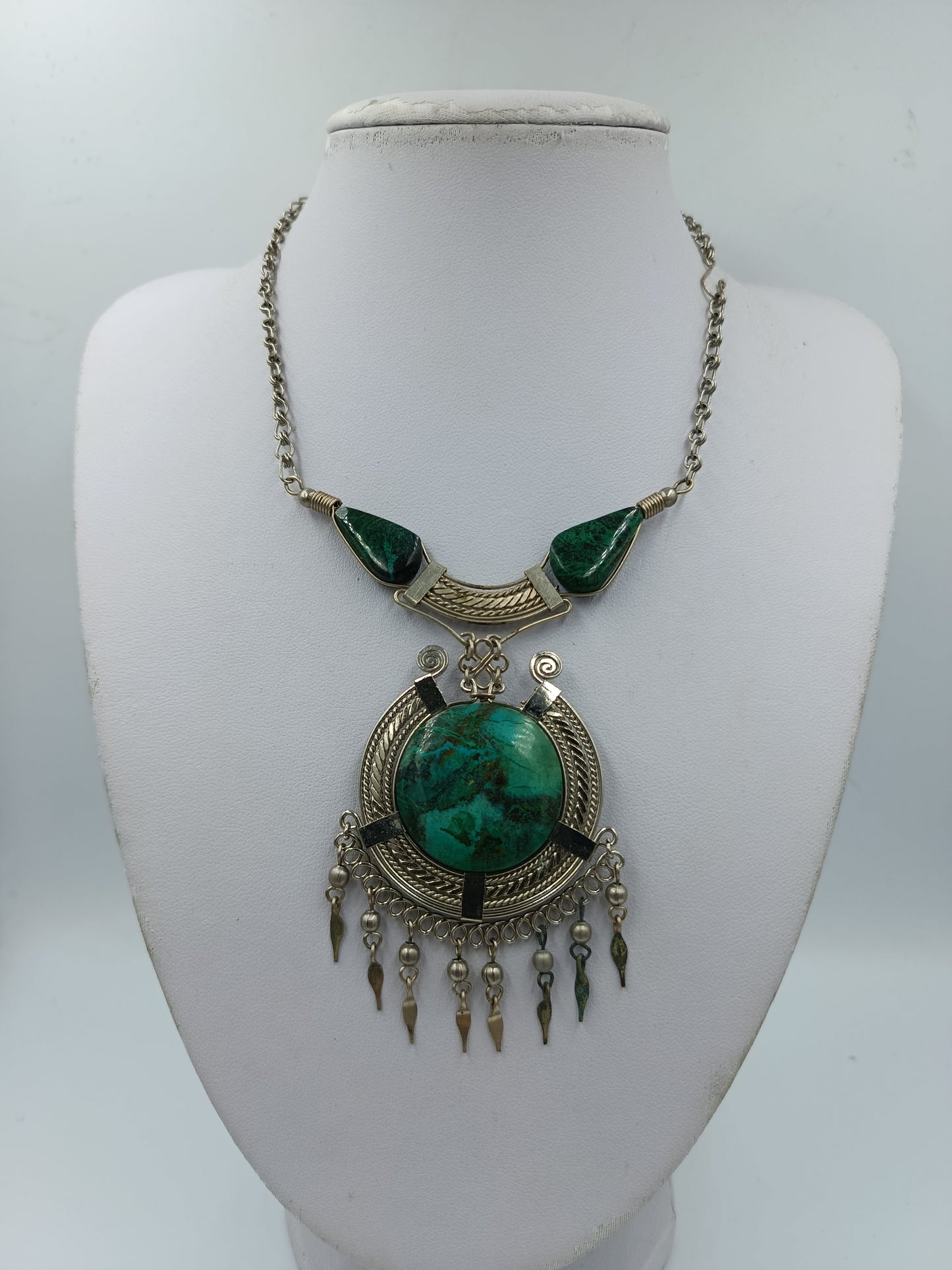 Vintage Statement Kette mit großem grünen Stein  Ethno Anhänger