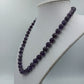 Elegante Vintage-Halskette aus violetten Kugelperlen in klassischem Design